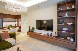 Private Beach and Pool Vibes at Palace Residences - 4