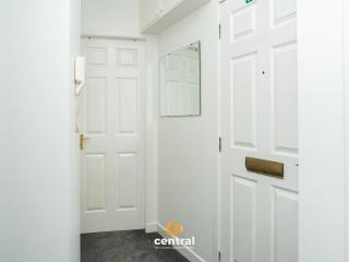 Trades Lane by CENTRAL SERVICED APARTMENTS - Cosy 1 Bedroom - Central Location - Walk Away from Waterfront - Walk Away to Bus & Train Station - Long Stays Welcome - 7