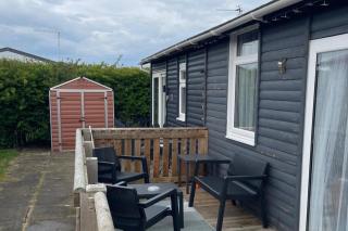 2Bed Chalet Sleeps 4- Garden Balcony Pets Beach - 7