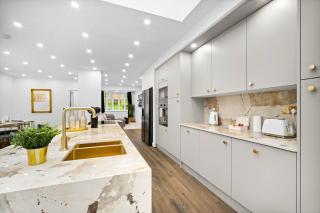 Exceptional 4 Bedroom House - Garden - High Speed Internet - Parking 154R - 3