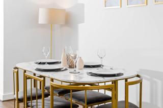 Exceptional 4 Bedroom House - Garden - High Speed Internet - Parking 154R - 4