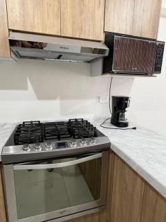 Depa con Cocina, Sala, Comedor y Alberca - 1