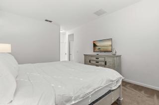 Sunny Stay in Orlando - 6BR Home with Pool! - 3