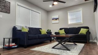 Little House in Indy sleeps many - 0