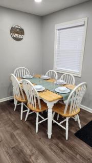 Little House in Indy sleeps many - 8