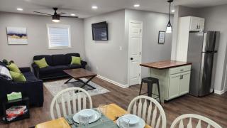 Little House in Indy sleeps many - 5