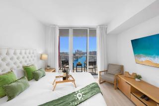 Balcony with View, Pool, Gym, Near Beach - Hallandale Beach - 3