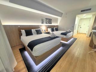 Downtown Luxury Stay with Complimentary Parking - 2