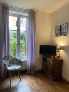 Number 22 - Le Dorat - Apartment One with garden & free parking - 1