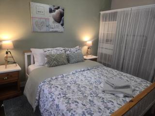 Number 22 - Le Dorat - Apartment 3 with garden & free parking - 8