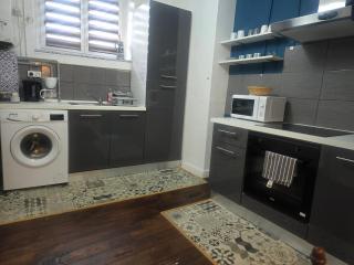 Number 22 - Le Dorat - Apartment 3 with garden & free parking - 3