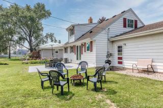 Across From Lambeau -Luke Combs-WI vs ND Sleeps 10 - 7