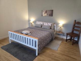 Number 22 - Le Dorat - Apartment 4 with garden & free parking - 5