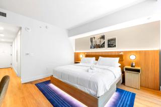 Upscale Studio - Free Parking & City Skyline Views - 1