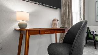 Cozy & Bright 2BR Home - 10 Min to Downtown - 4