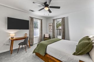 Cozy & Bright 2BR Home - 10 Min to Downtown - 1