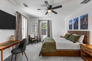 Cozy & Bright 2BR Home - 10 Min to Downtown - 8