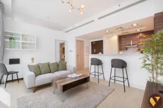 Vogue Vacation Homes, Business Bay - Bay Square close to Downtown Dubai Mall and Burj Khalifa, One Bedroom Apartment with Balcony and City view - 5