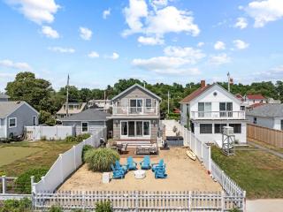 Luxury Waterfront Home Perfect for Family - 3