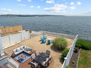 Luxury Waterfront Home Perfect for Family - 2