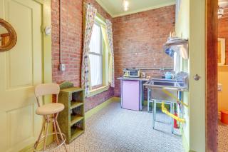 Smoketown Side Shack - 1 Block to Hospitals! - 6