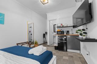 Cozy Room Walk to La Placita & Condado Beach - 8