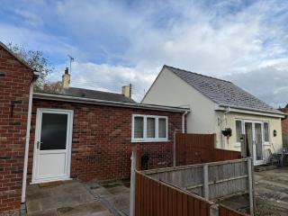 Bright, Stylish 1-Bed Bungalow with Private Garden - 8