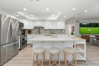 Minutes from Shopping, Dining & Golf, Hot Tub - 9