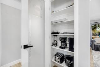 Minutes from Shopping, Dining & Golf - 1