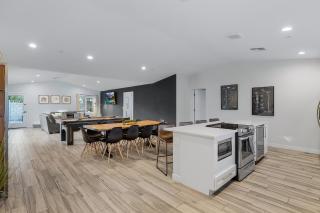 Closest Walk to Entertainment District - 4