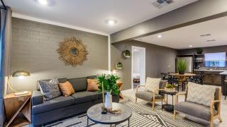 Closest Walk to Old Town, Entertainment District - 3