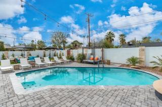 Closest Walk to Old Town, Entertainment District - 7