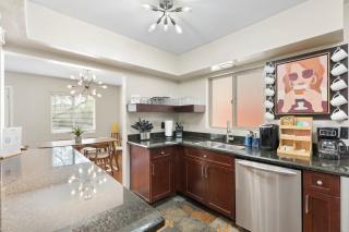 Sunburst Escape l Walk to Grocery l Pool l Hot Tub - 9