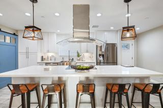 Closest Walk to Old Town, Entertainment District - 5