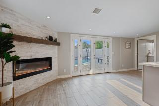 Closest Walk to Old Town, Entertainment District - 1