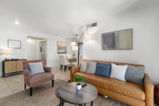 Central 2BR Condo Near Golf, Shopping & Nightlife - 5