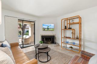 Central 2BR Condo Near Golf, Shopping & Nightlife - 4