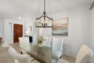 Central 2BR Condo Near Golf, Shopping & Nightlife - 2