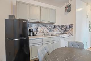 Warm and Welcoming 2BR in Upper East Side - 2