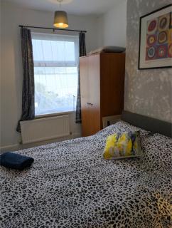 City Vacations Kettering free WiFi for ' Short & Long stays ' Shared bathroom & Shared Kitchen Double room for 1 - 2 Adults - 7