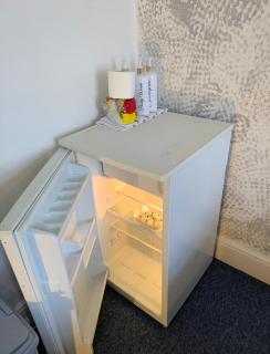 City Vacations Kettering free WiFi for ' Short & Long stays ' Shared bathroom & Shared Kitchen Double room for 1 - 2 Adults - 4