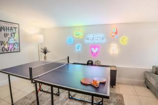 Villa Hollywood Pool Trampoline BBQ Hard Rock - 9