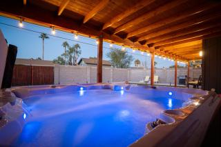 Desert Bloom l 5 min to Old Town l Hot Tub - 0