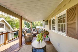 Walk to Frog Level Historic District! Home with Deck - 9