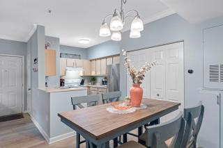 Spacious 1Bedroom Condo with Pool, Walk to the water - 1