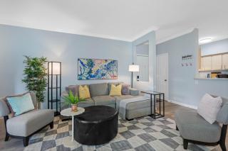 Spacious 1Bedroom Condo with Pool, Walk to the water - 7