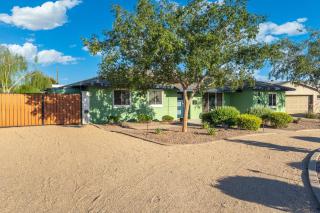 NEW 5 min to Old Town, Pool & Spa, 2 King Suites - 4