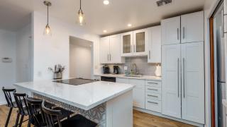 Pool, Hot Tub, 5 minutes to Old Town - 4