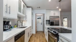 Pool, Hot Tub, 5 minutes to Old Town - 3