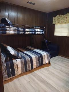 LaRue's Private Lakeside Cottage - 8